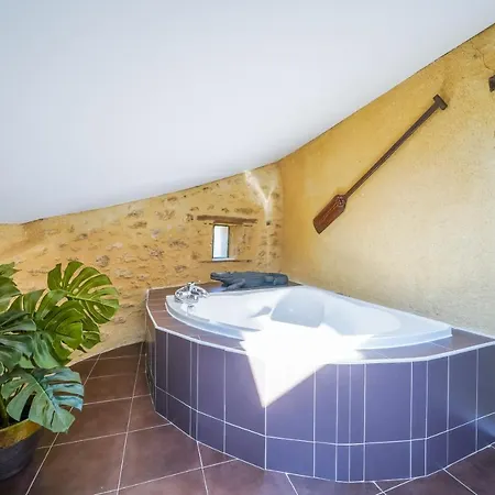Le Mas D'anjou Bed & Breakfast
