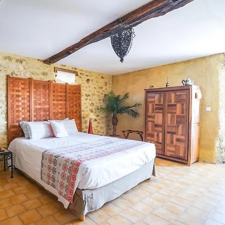 D'anjou - De Charme Avec Jacuzzi Bed & Breakfast 3*
