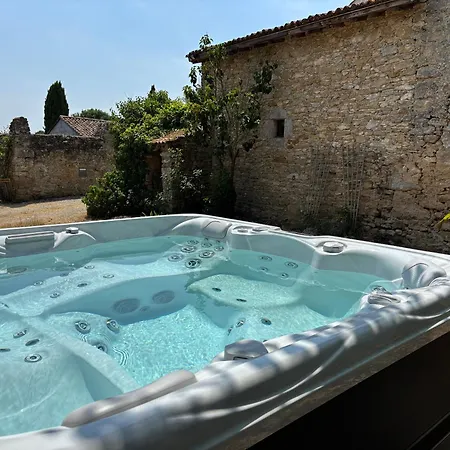 Bed & Breakfast D'anjou - De Charme Avec Jacuzzi