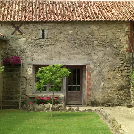 Le Mas D'anjou Bed & Breakfast